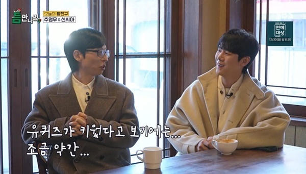 노란 수영복에 섹시한 몸매 어필하는 존예 처자