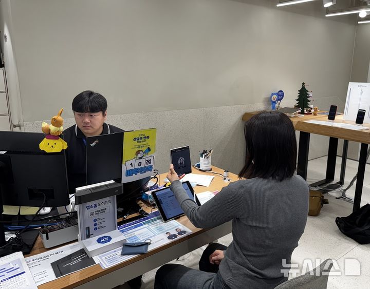 노란 수영복에 섹시한 몸매 어필하는 존예 처자