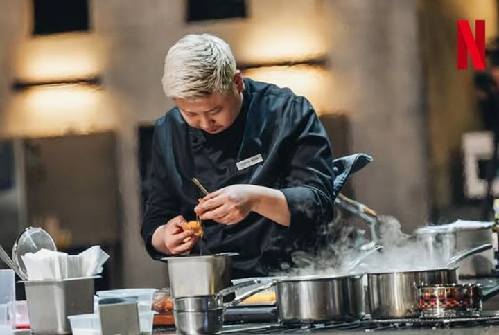 노란 수영복에 섹시한 몸매 어필하는 존예 처자