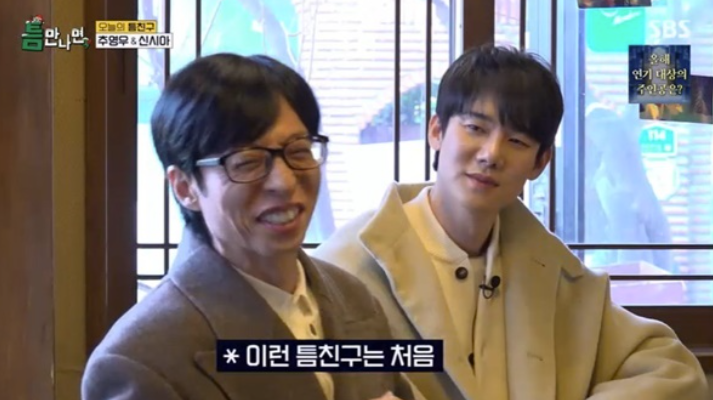 노란 수영복에 섹시한 몸매 어필하는 존예 처자