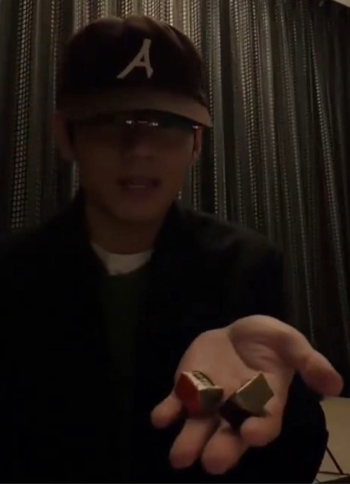 노란 수영복에 섹시한 몸매 어필하는 존예 처자