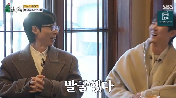 노란 수영복에 섹시한 몸매 어필하는 존예 처자