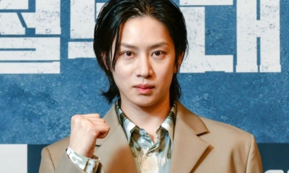 노란 수영복에 섹시한 몸매 어필하는 존예 처자