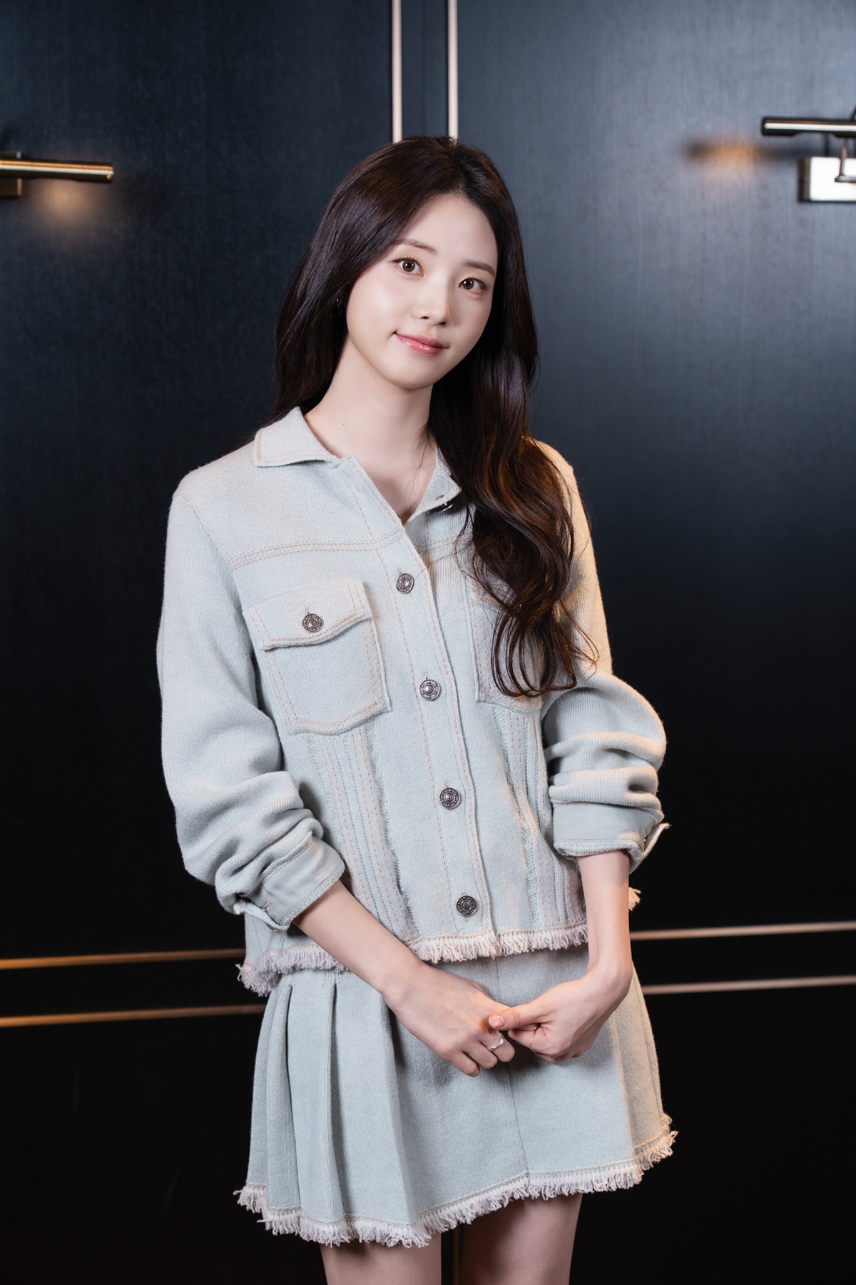 노란 수영복에 섹시한 몸매 어필하는 존예 처자