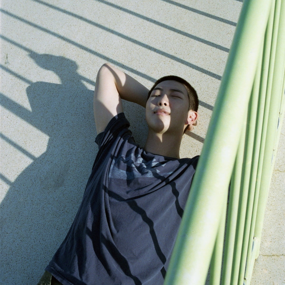 노란 수영복에 섹시한 몸매 어필하는 존예 처자