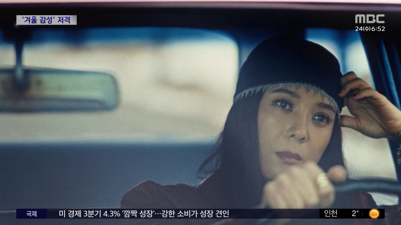 노란 수영복에 섹시한 몸매 어필하는 존예 처자