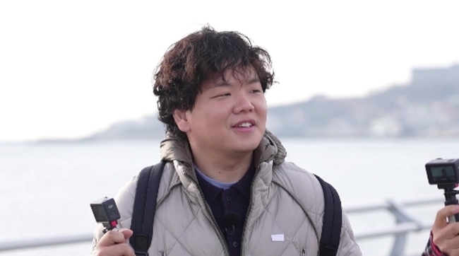 노란 수영복에 섹시한 몸매 어필하는 존예 처자