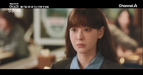 노란 수영복에 섹시한 몸매 어필하는 존예 처자