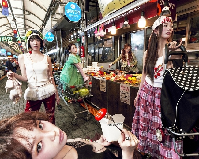 노란 수영복에 섹시한 몸매 어필하는 존예 처자