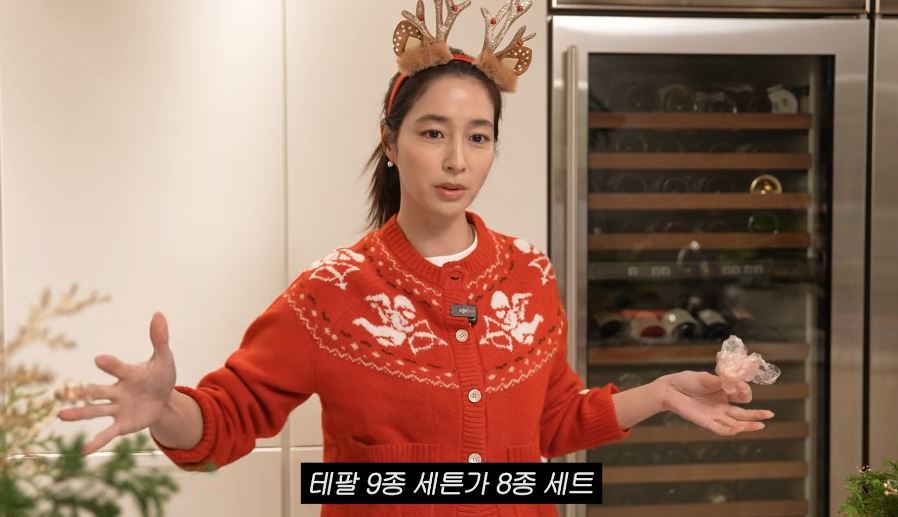 노란 수영복에 섹시한 몸매 어필하는 존예 처자