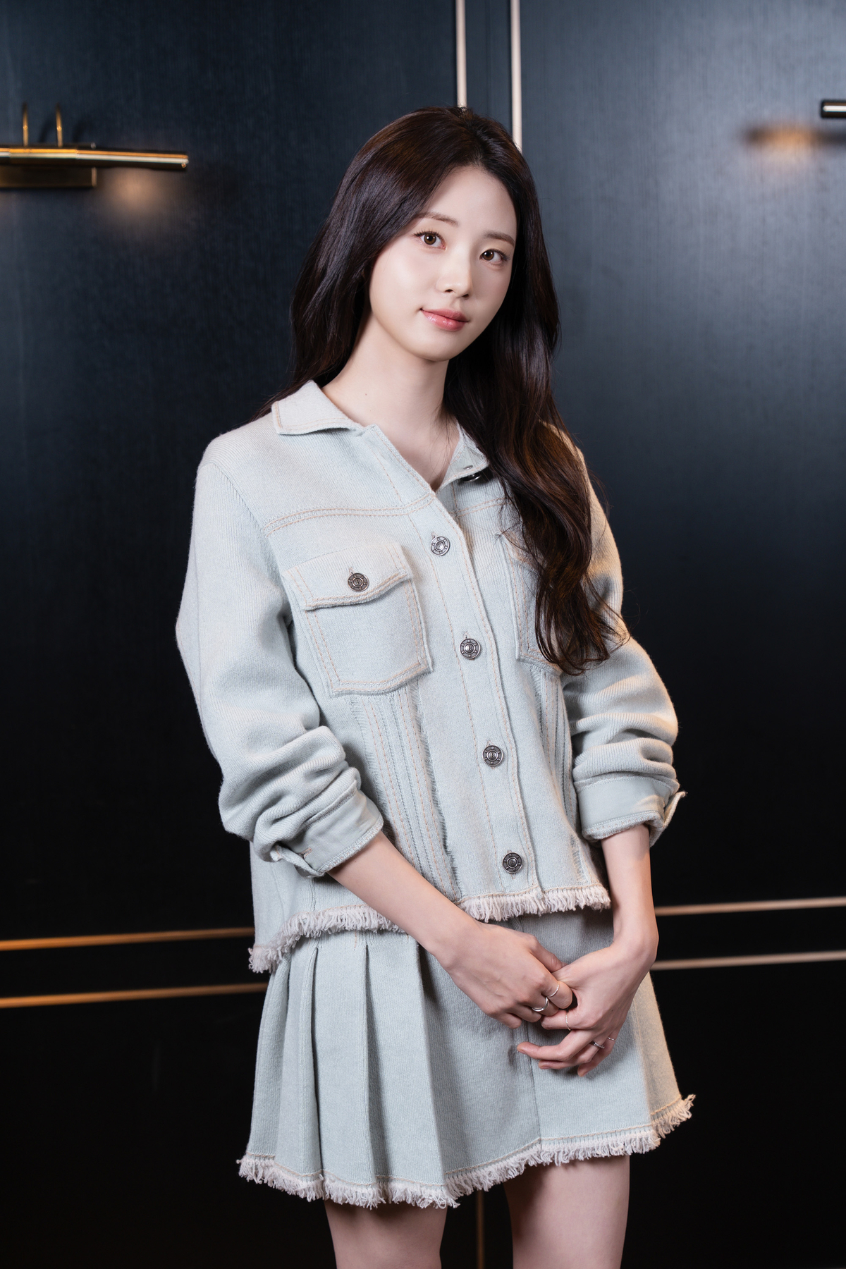 노란 수영복에 섹시한 몸매 어필하는 존예 처자