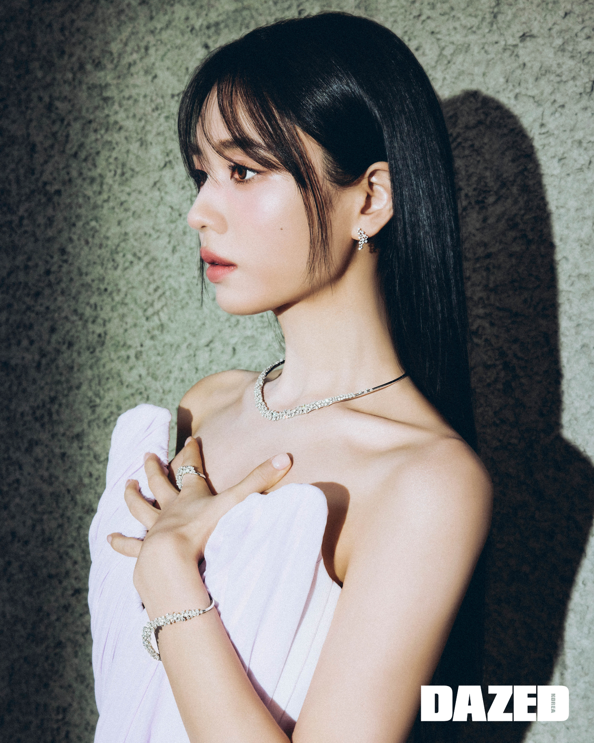 노란 수영복에 섹시한 몸매 어필하는 존예 처자