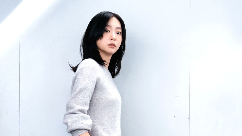 노란 수영복에 섹시한 몸매 어필하는 존예 처자