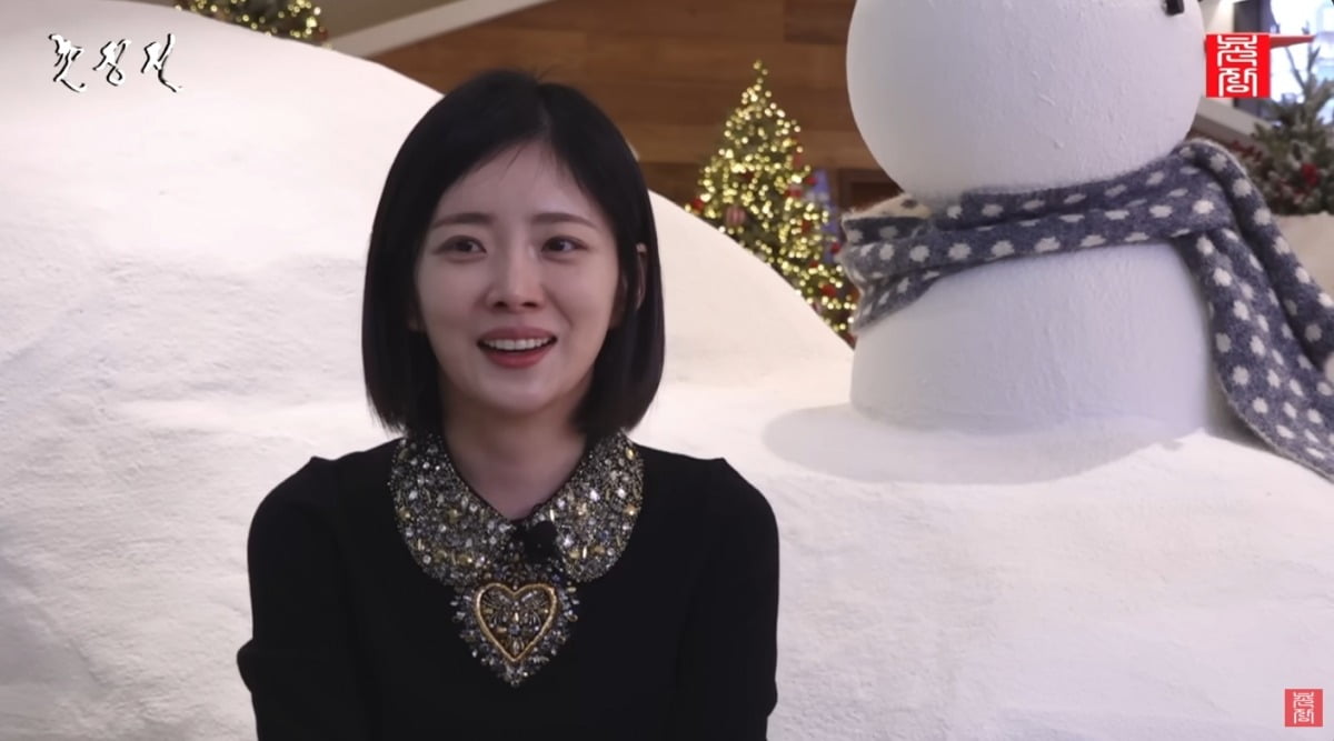 노란 수영복에 섹시한 몸매 어필하는 존예 처자