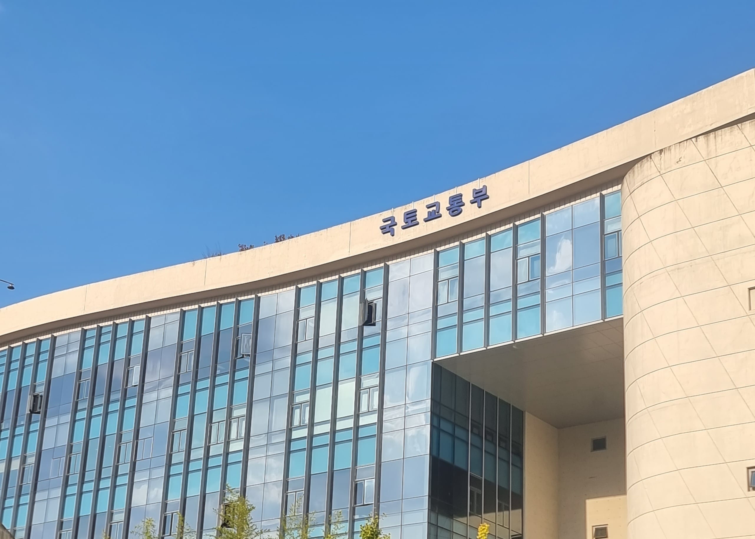 李 “사기 아니냐” 지적한 다원시스, 국토부가 수사 의뢰