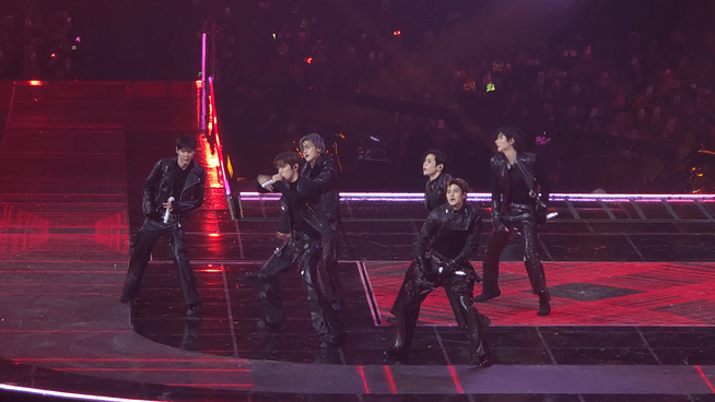 SM엔터테인먼트 소속 보이그룹 라이즈(RIIZE)가 25일 SBS 가요대전 무대에서 공연하고 있다. 심하연 기자