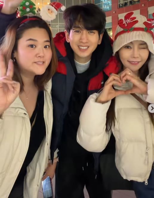 노란 수영복에 섹시한 몸매 어필하는 존예 처자