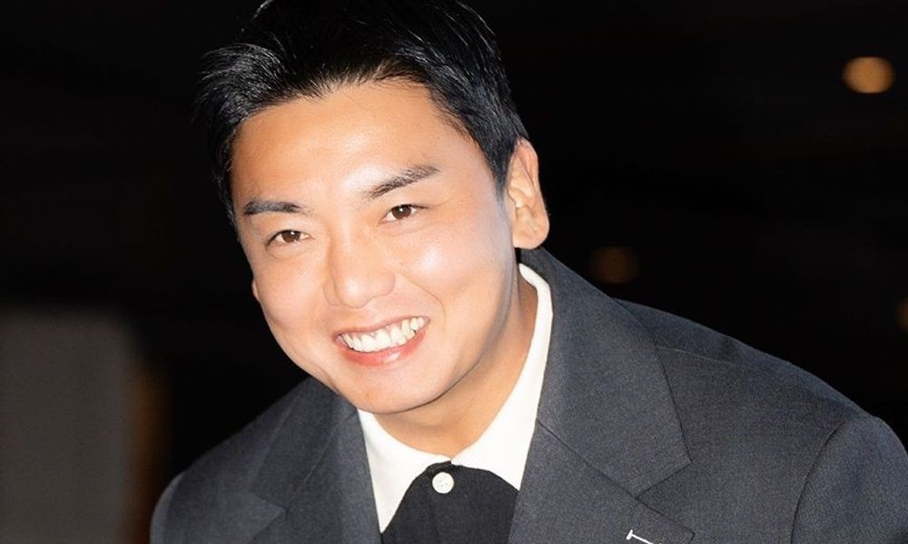 노란 수영복에 섹시한 몸매 어필하는 존예 처자