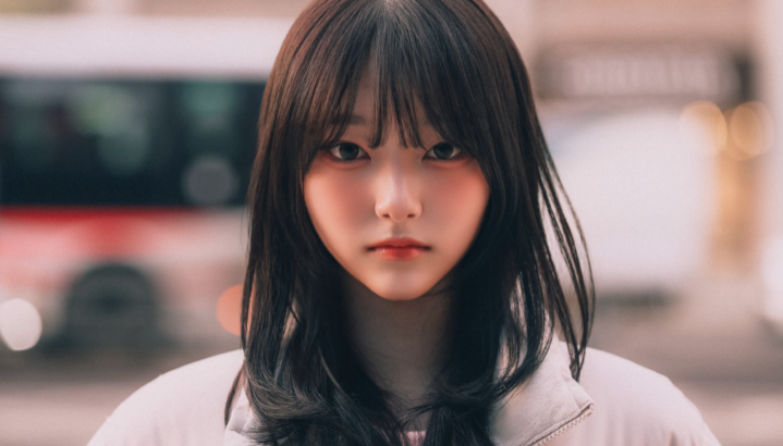 노란 수영복에 섹시한 몸매 어필하는 존예 처자