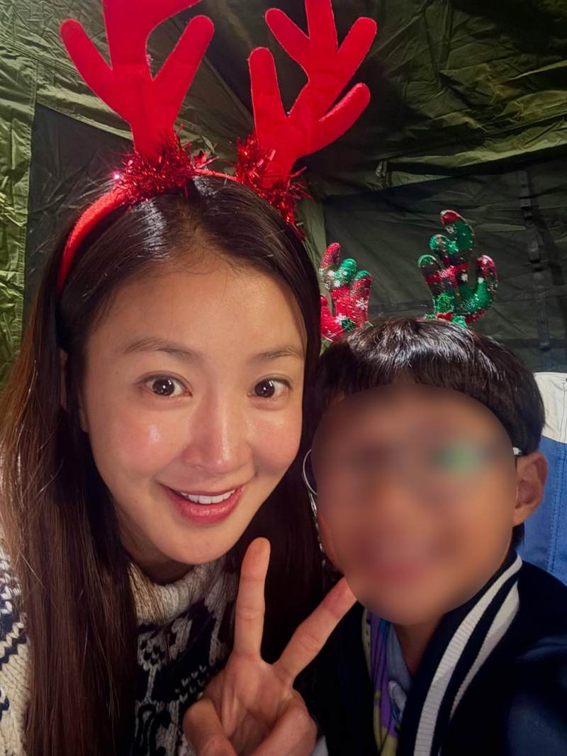 노란 수영복에 섹시한 몸매 어필하는 존예 처자