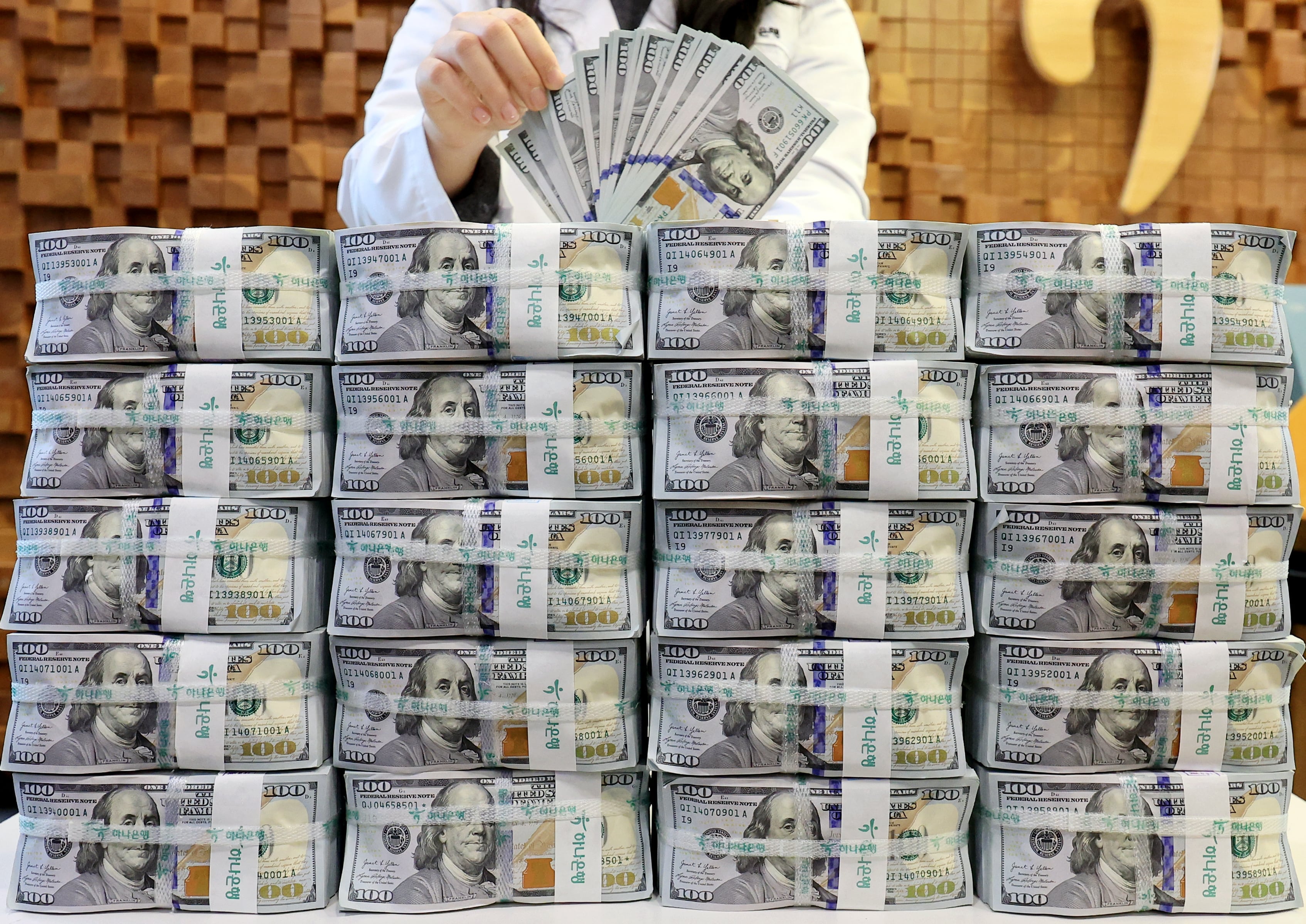 고환율에 달러 스테이블코인 거래도 불붙어…석 달 만에 2.4배 증가