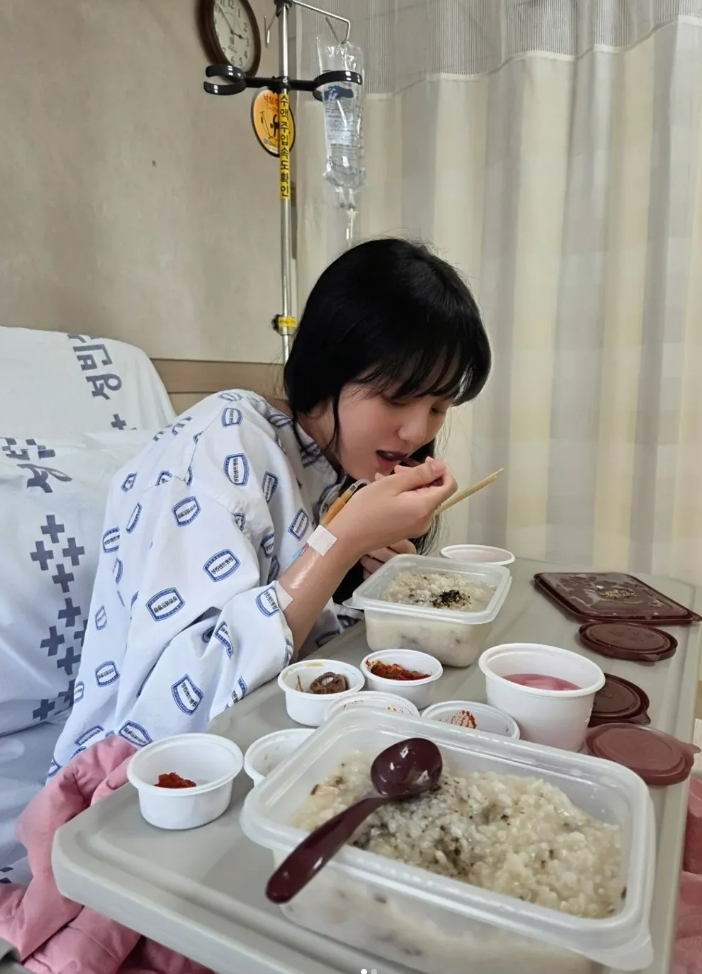 노란 수영복에 섹시한 몸매 어필하는 존예 처자