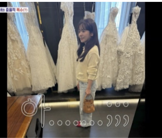 노란 수영복에 섹시한 몸매 어필하는 존예 처자