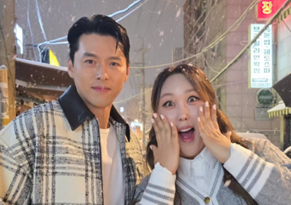 노란 수영복에 섹시한 몸매 어필하는 존예 처자