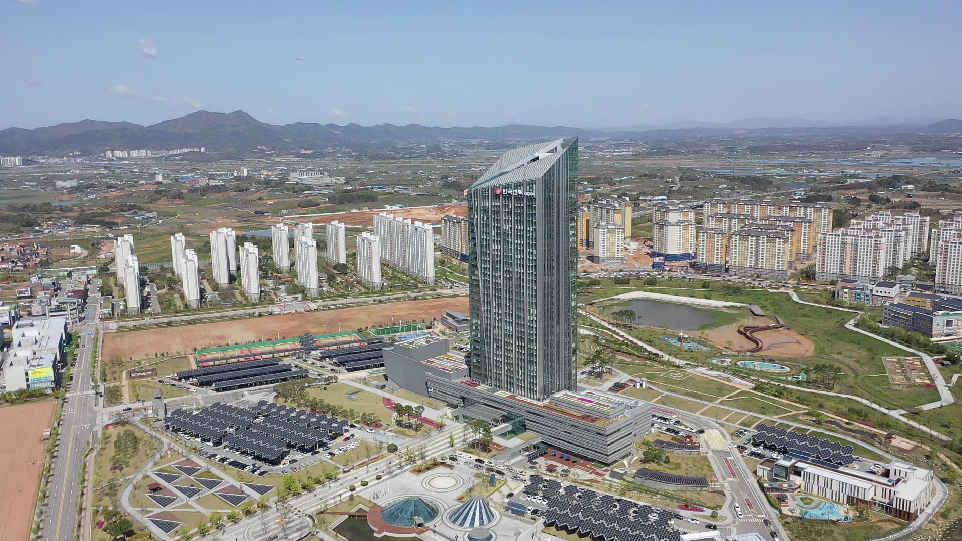 한전, 올해 영업익 전년比 77% 급증 전망… 산업계는 “요금 낮춰 달라”