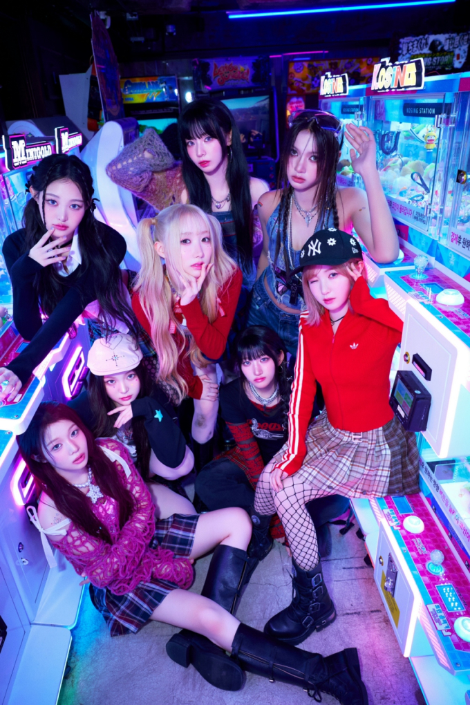 노란 수영복에 섹시한 몸매 어필하는 존예 처자