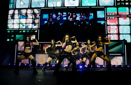 노란 수영복에 섹시한 몸매 어필하는 존예 처자