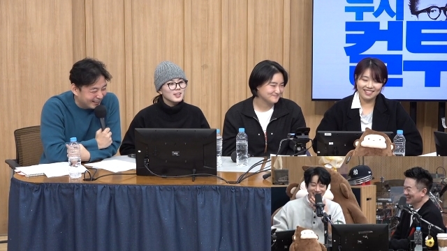 노란 수영복에 섹시한 몸매 어필하는 존예 처자