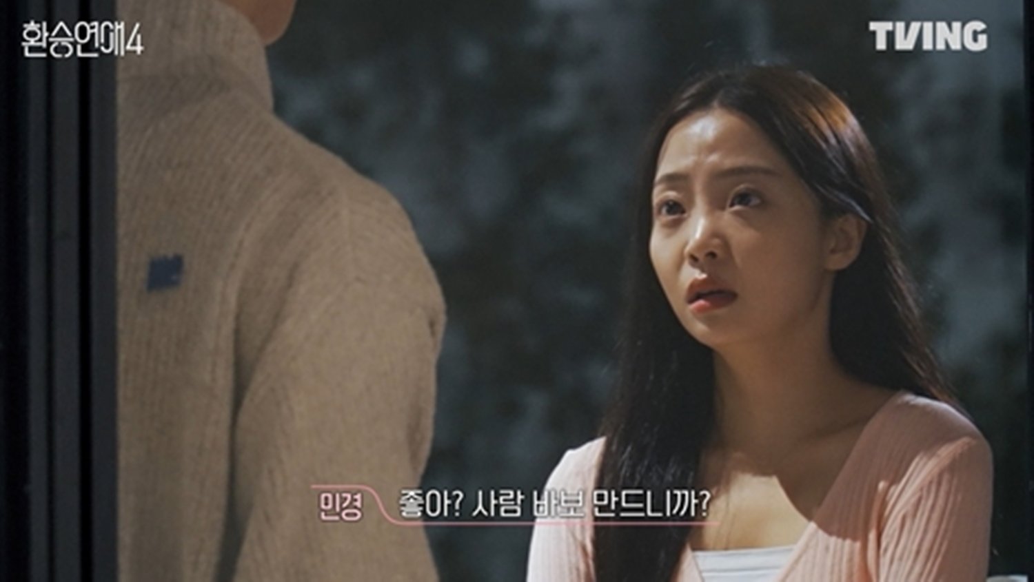 노란 수영복에 섹시한 몸매 어필하는 존예 처자