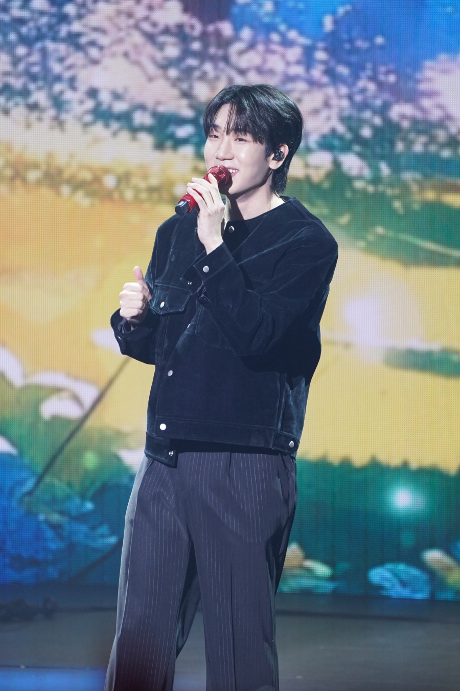 노란 수영복에 섹시한 몸매 어필하는 존예 처자