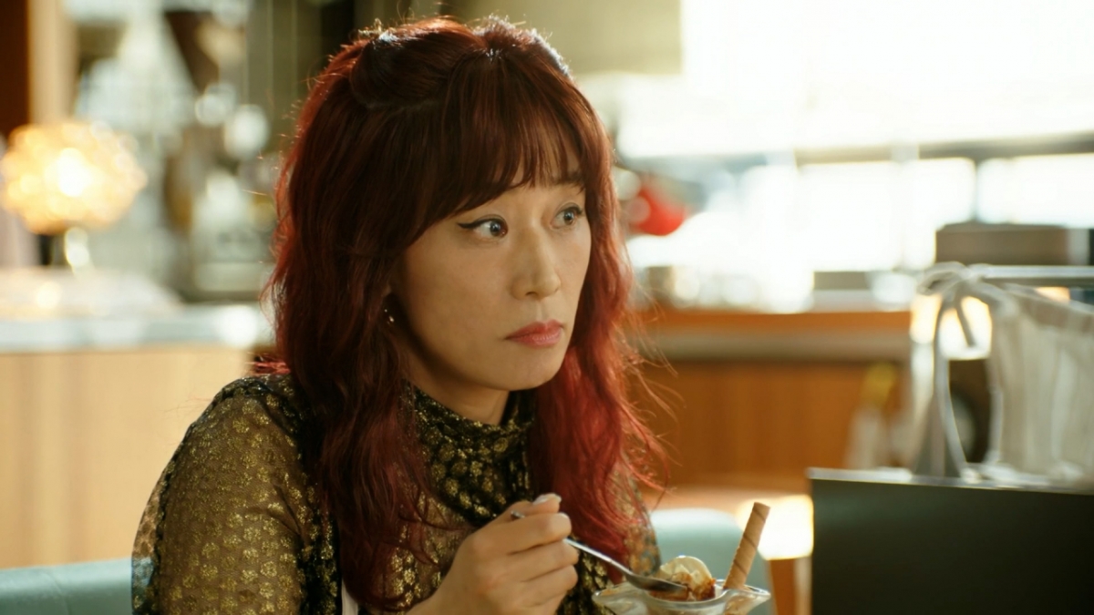 노란 수영복에 섹시한 몸매 어필하는 존예 처자