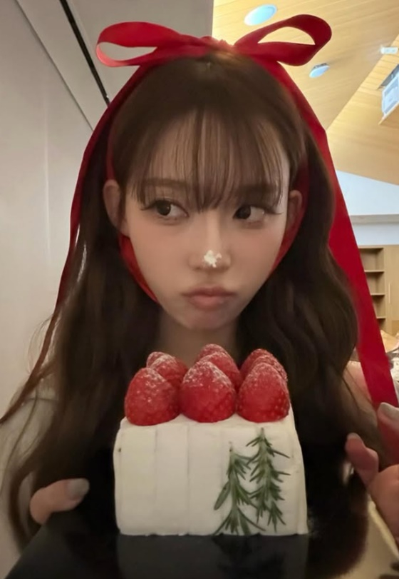 노란 수영복에 섹시한 몸매 어필하는 존예 처자