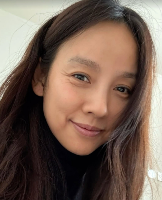 노란 수영복에 섹시한 몸매 어필하는 존예 처자