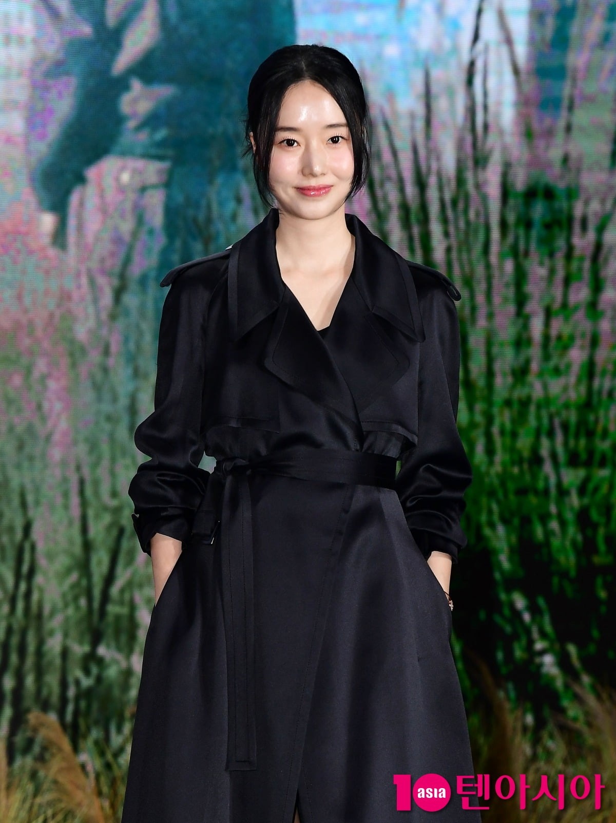 노란 수영복에 섹시한 몸매 어필하는 존예 처자