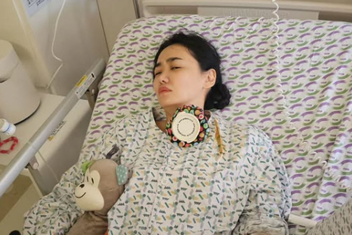 노란 수영복에 섹시한 몸매 어필하는 존예 처자