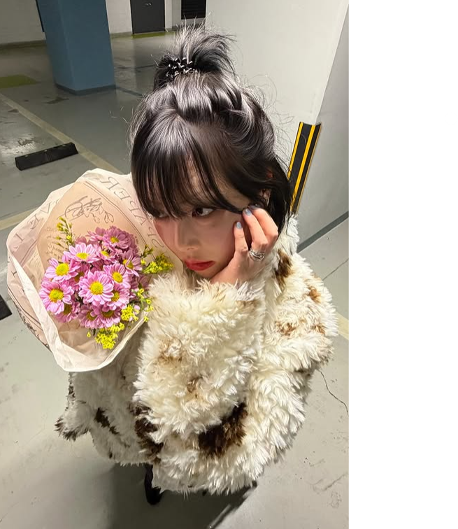 노란 수영복에 섹시한 몸매 어필하는 존예 처자