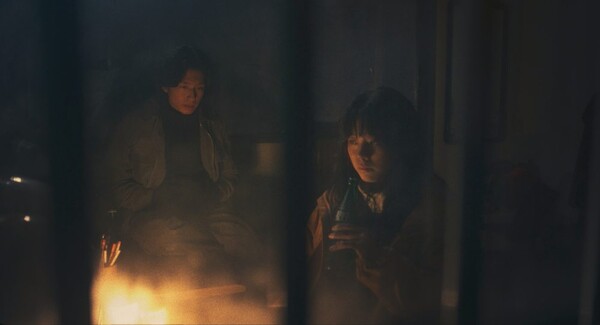 노란 수영복에 섹시한 몸매 어필하는 존예 처자