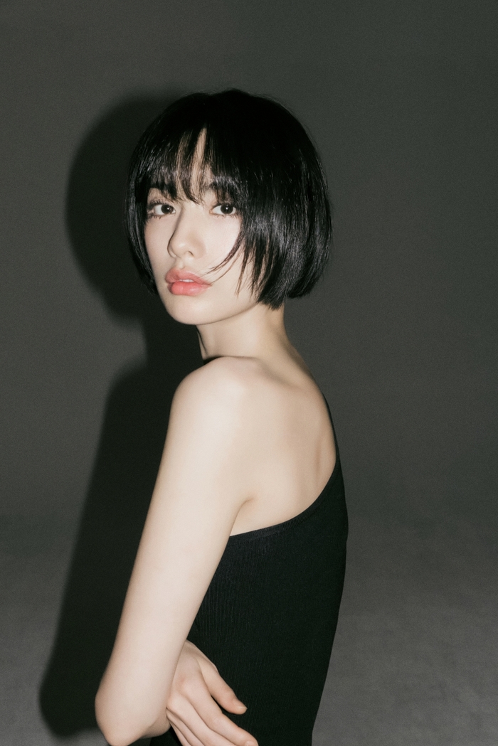 노란 수영복에 섹시한 몸매 어필하는 존예 처자