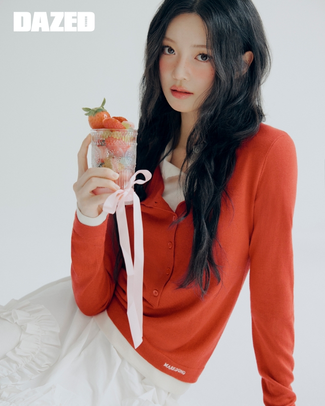 노란 수영복에 섹시한 몸매 어필하는 존예 처자