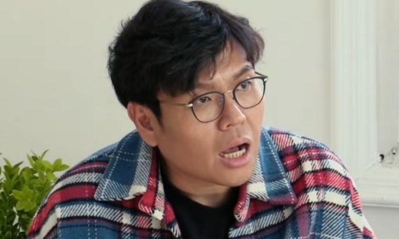 노란 수영복에 섹시한 몸매 어필하는 존예 처자