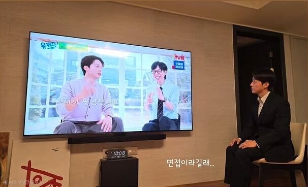 노란 수영복에 섹시한 몸매 어필하는 존예 처자