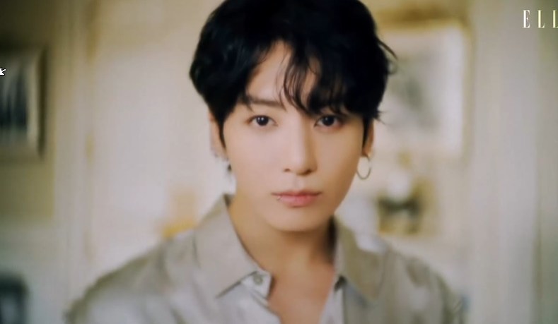 노란 수영복에 섹시한 몸매 어필하는 존예 처자