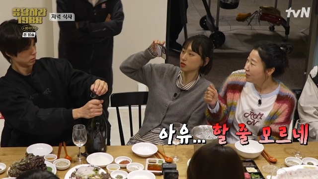 노란 수영복에 섹시한 몸매 어필하는 존예 처자