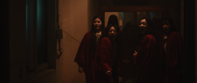 노란 수영복에 섹시한 몸매 어필하는 존예 처자