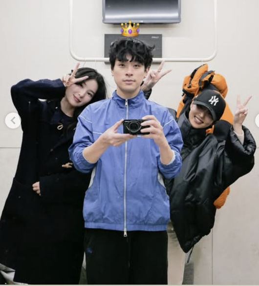 노란 수영복에 섹시한 몸매 어필하는 존예 처자