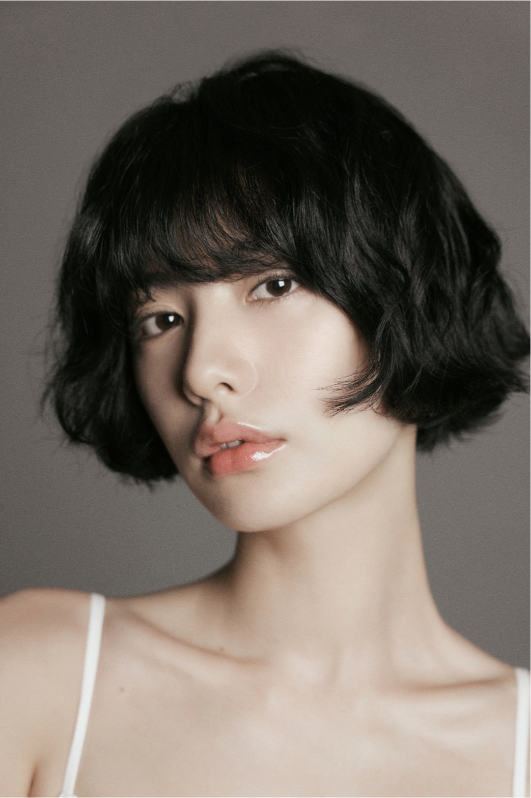 노란 수영복에 섹시한 몸매 어필하는 존예 처자